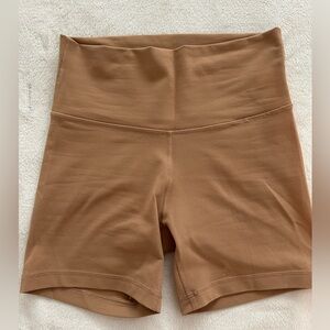 Aritzia Tna biker shorts 5”